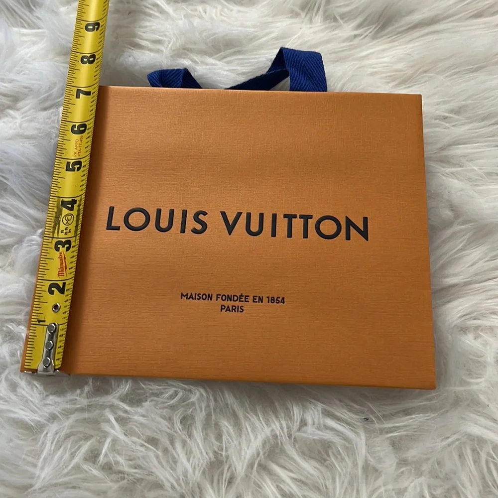 Small Louis Vuitton paper bag - Picture 4 of 7